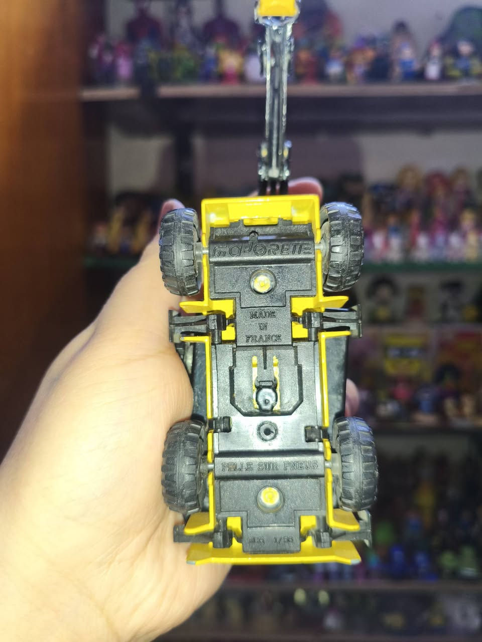 مجسم صغير لحفارة (Excavator) من إنتاج شركة ماجوريت (Majorette).تم تصنيع هذا النموذج بمقياس 1/56، وهو مصنوع من المعدن (Diecast) في فرنسا.


**إذا كنت صاحب هذا الإعلان وتريد حذفه لأي سبب، رجاءا أرسل رسالة إلى الدعم الفني**