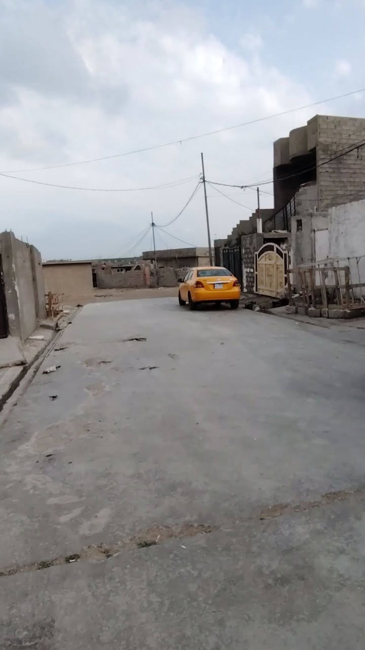 قطعة 100مربع صيادة زراعي مضمون خدمات ماء كهرباء ثالث قطعه من شارع الصب للتواصل  ***********او *********** سعرها 10وبيها مجال
