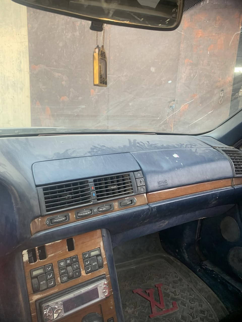 السلام عليكم البيع مارسيدس شبح مديل 94 باب طويل سنويه ال29 رقم بسمنه تحويل ثاني يوم مكينه بطه ملاحضه المكينه بيها خمده بسعر 45 وبيها مجال بسيط تواصل فقط ع رقم مكلف بالنشر  ‭0781 252 9963‬ ‭+964 770 603 6199‬
