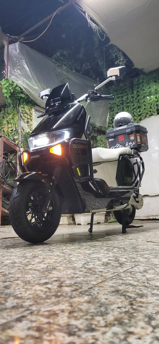 السلام عليكم ورحمة الله وبركاته..اخوان (حجز ماكو) ...عجبك السعر اتصل وحياك الله ...دراجه (الملكه..تيسلا...VIP..) دخول 2026...دراجه وكاله (غير مستخدم ) عدد البطاريات (.6.) النوع جرافيك ...السرعه .(.85.)..الملف ..2000..سبورت...تقطع مسافه بل شحنه الواحده اكثر من (70) كيلو..حسب السرعه والوزن...عددالتحويلات..(.1.2.3.4.R.)..مخرج شاحن USP..اطارات 12.CZ..كتلوك الشركه..والخوذه وصل المعرض بيه ..شاحنه تدعم الشحن السريع والأيقاف الذاتي عند امتلاء البطاريات..
السعر (950) قفل ...مكاني بغداد الشعب...الشراي يتصل..***********...واتساب موجود...
