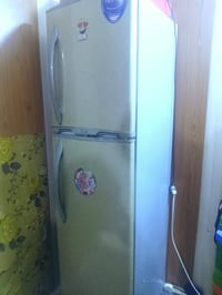 ثلاجه شغاله للبيع سعرة 70 07725224813