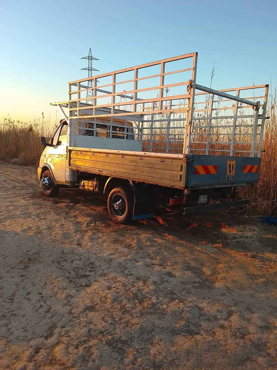 السلام عليكم فولكي  للبيع او مراوس بكيه حمل  موديل 2003 سنويه ل 29 سياره مكفوله كفاله عامه شاصي جديد كيرمكينه  جديده اكسن جديد تخم تاير جديد دواخل جديده سياره جاهزه كل نقص ما بيها كهربائيه جاهزه كله شغال ما بيها كل نقص السعر 38 ورقه تحويل ثاني يوم عنوان بغداد رقم الهاتف ***********
