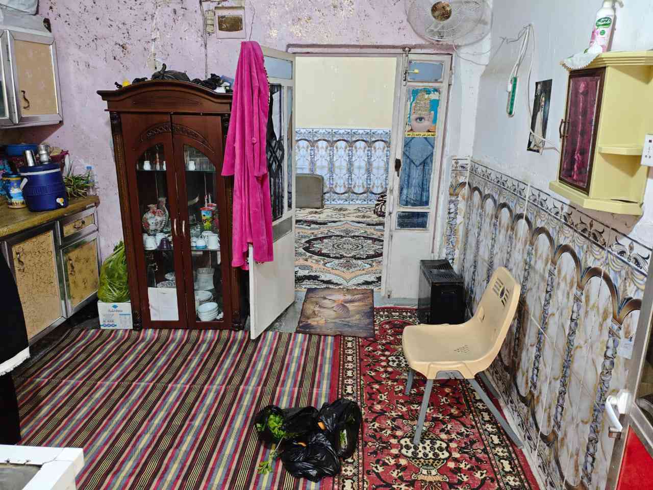 السلام عليكم
دار للبيع طابو صرف مساحه 100م  واجهه
يحتوي  غرفه وصاله واستقبال ومطبخ وصحيات
حي العسكري الثالث 
للاستفسار📞 اكثر
***********
***********   مراجعة مكتب الفراتي للعقار 🏠قرب جامع زين العابدين
