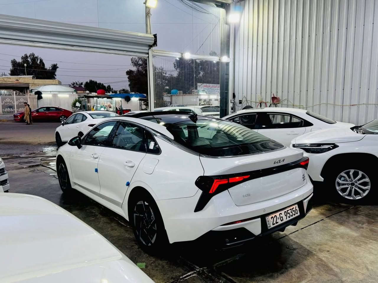 ☑️♥️. مجموعه الملك للتجاره السيارات .♥️☑️⸻

✅نقدم لكن افضل العروض المناسبه لزبائن الكرام 

 🚗 كيا K5        ✅موديل 2024       ✅محرك 2.5 
 
مواصفات خارجية
 • مصابيح أمامية LED مزدوجة (Dual LED)
 • إضاءة نهارية LED
 • كشافات ضباب LED
 • فتحة سقف بانوراما 
 • جنط 18″ ألومنيوم رياضي
 • مصدات و تصميم أمامي وخلفي رياضي
 • مرايا جانبية كهربائية + إشارات LED
 • حساسات أمامية + خلفية

⸻
مواصفات داخلية
 • شاشة ترفيه كبيرة تدعم:
 • Apple CarPlay
 • Android Auto
 • كاميرا خلفية مع خطوط مساعدة
 • شاشة عدادات رقمية / شبه رقمية
 • نظام صوتي عالي الجودة
 • دخول وتشغيل بدون مفتاح (Keyless + Start)
 • مكيف أوتوماتيك
 • تبريد/تدفئة  (حسب الفئة الأعلى)
 • عجلة قيادة متعددة الوظائف (تحكم بالميديا والعداد)
 • منافذ USB / TYPE-C + بلوتوث
 • مساند وسطية أمامية وخلفية
 • عازل صوت ممتاز داخل المقصور

📍العنوان :• بغداد – الكريعات – نهاية شارع المعارض

الاسفسار الاتصال ع الارقام التاليه 

☎️*********** 

☎️***********

☎️***********
