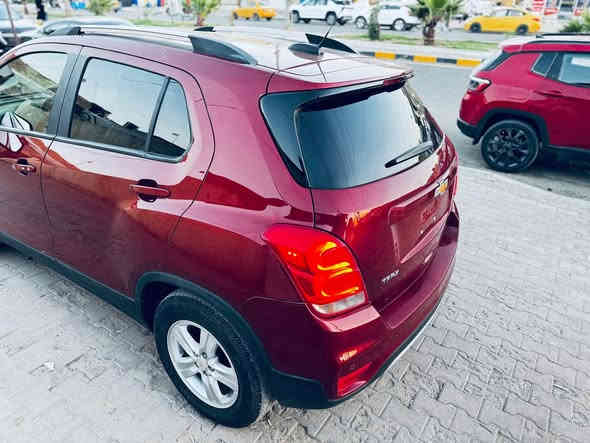 شيفروليه تراكس 2022 فول مواصفات 🔴✅
__________________________________________
مكينه 1.4 توربو 🚀🚀
بدون رقم 🔴
ضررها الجنطة فقط🔴🔴
 ***********
