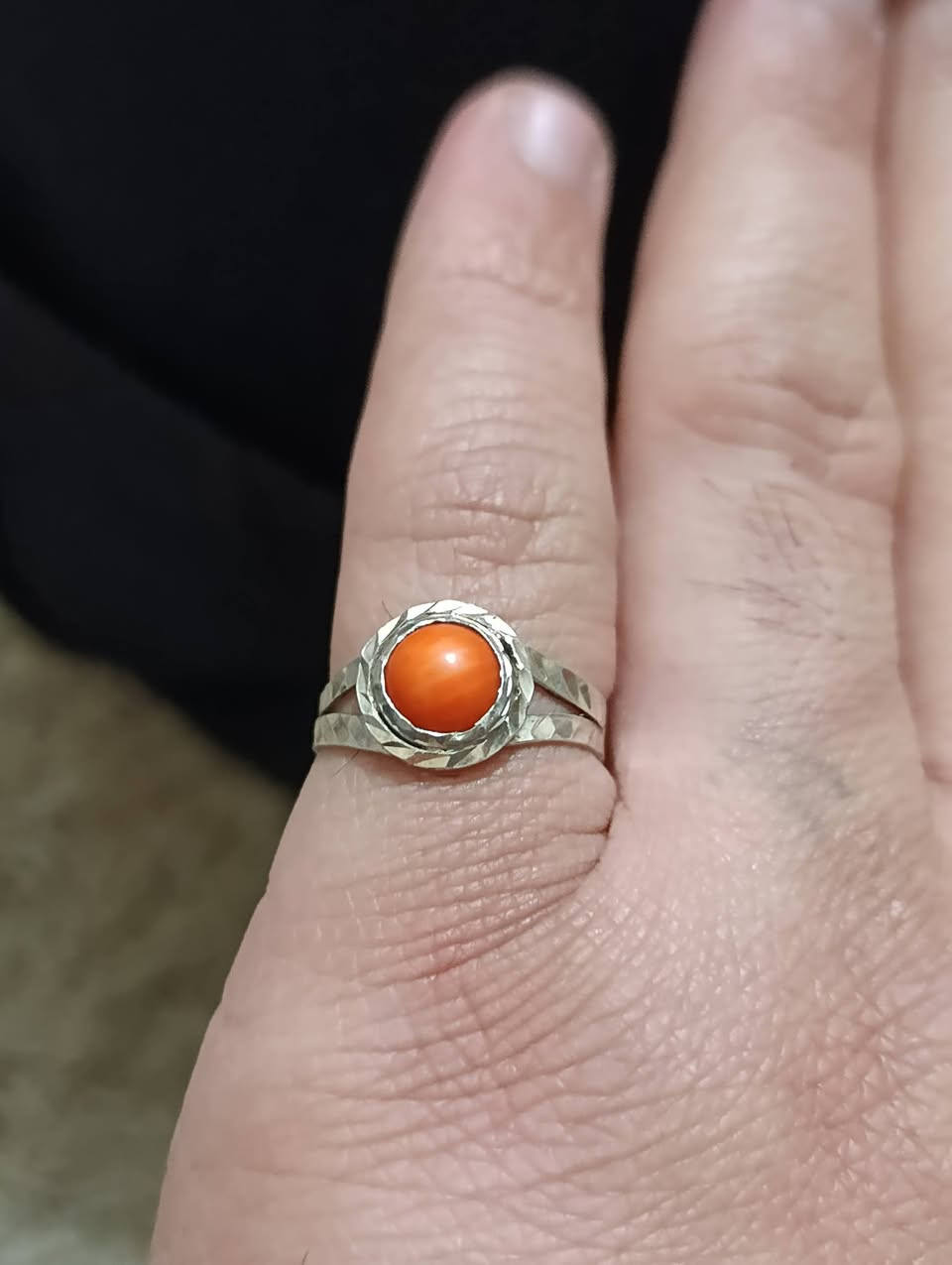 للبيع شلع الي يريدهن يتصل *********** ابو ورود 6 خواتم 150 الف كلهن قديمات وصليات أو مراسلت الصفحه
