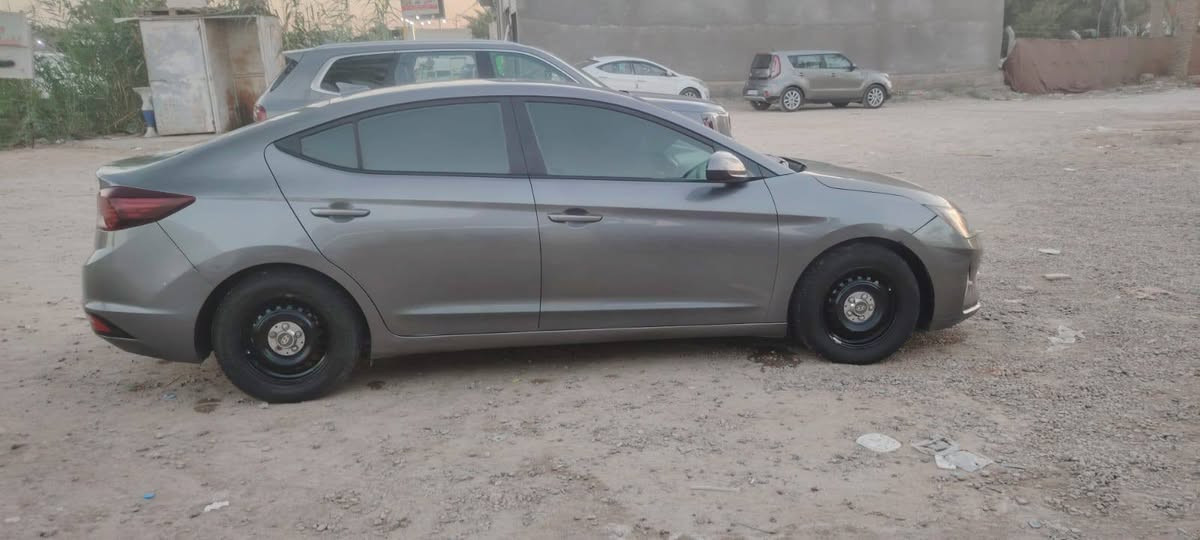 سلام عليكم النترا للبيع 

2019 كلين ليبل 1
مواصفات
رادار 
شاشه كبيره
قياده ذاتيه 
تحكم ستيرن 
مكينه دوشش 
2000
السعر 139 وبيه مجال 
لاتصال ع الرقم ***********
