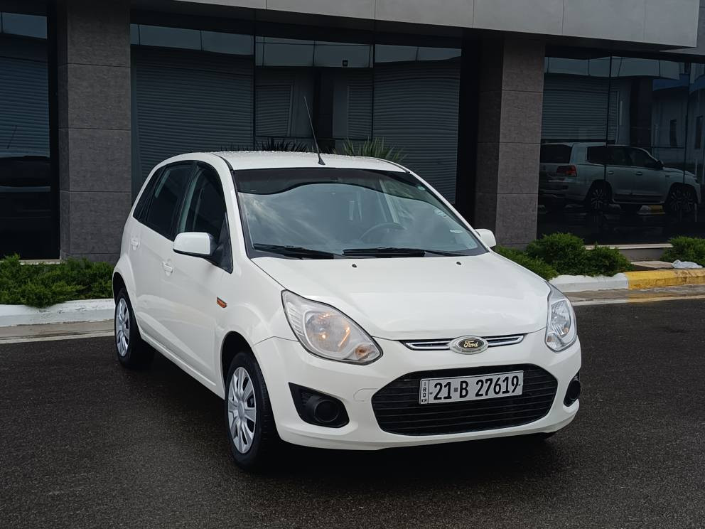 فۆڕد فیکۆ مۆدیل 2014.  ***********
گێڕو مەکینەی بەشەرت 
تەبرید ساردو گەرم بەشەرت 
سەنەوی و ژینگەو ڕیکاو بانی تازەیە 
پەڵەیەک بۆیاخی هەیە 
ڕەسمی سۆنەرەکەیم داناوە 
سلیمانی گەڕەکی ڕاپەڕین 
*********** السليمانية, العراق
