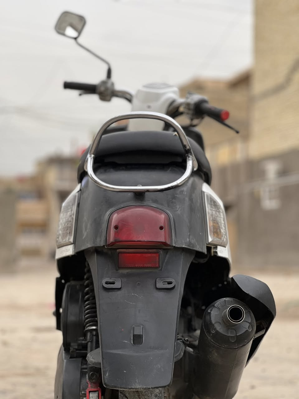 السلام عليكم 
ماكس بوليس نوزل مستعمل نضيف
الدراجه نكره سلف صالنصه FM
بلاديه مامفتوح  برغي بيهه وياه انطيك 
كفرات تجاري لون احمر
السعر 700 وبيه مجال 
تواصل فقط واتساب واتصال 
*********** مكاني بغداد الشعب
