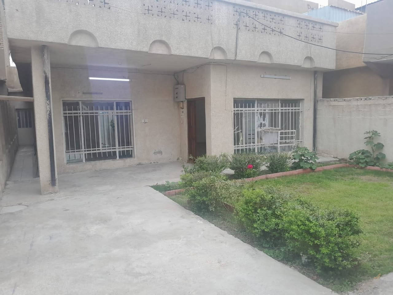 سلام عليكم بيت للايجار غرفتين نوم واستقبال ومطبخ وخدمات قرب حسينية الإمام علي بن أبي بمسليته ***********
