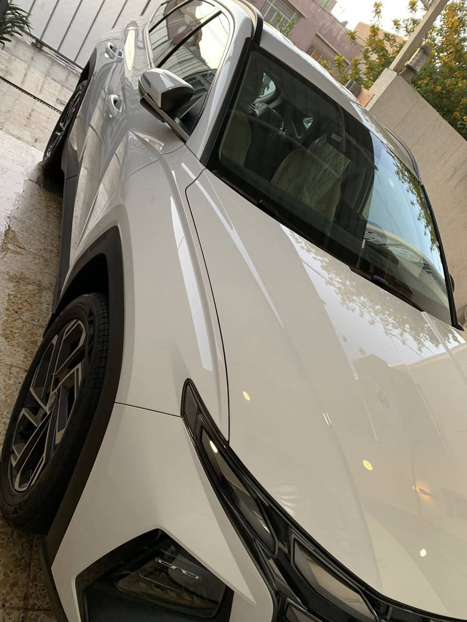 تحيه طيبه
توسان ٢٥ ضمان الاولى 
زيرو

رقم بغداد 

مقاعد تبريد + تدفئة

مقاعد الأمامية كهربائية 

ست حساسات امامية + سته حساسات

 خلفيه 

انارة داخلية لون ابيض

جنطه كهربائية 

السياره جديده جدا 

رقم بغداد

سعرها 231 وبي مجال

مكاني حلة او بغداد السيدية

***********
