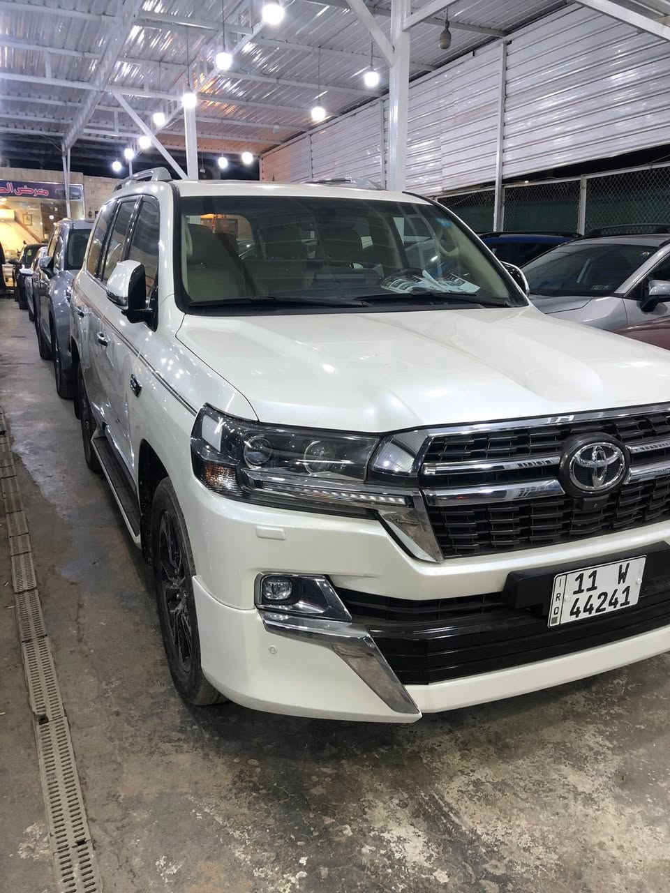 السلام عليكم لاندكروز ٢٠٢١ رقم بغداد
ماشيه ١٢٦ الف السياره مكفوله من الضربه والصبغ 
بيها بارد بل جاملغ الامامي كد شبو وبل باب خلفي بارد 
السعر ٥٣٠ ورقه وبيها مجال 
***********
