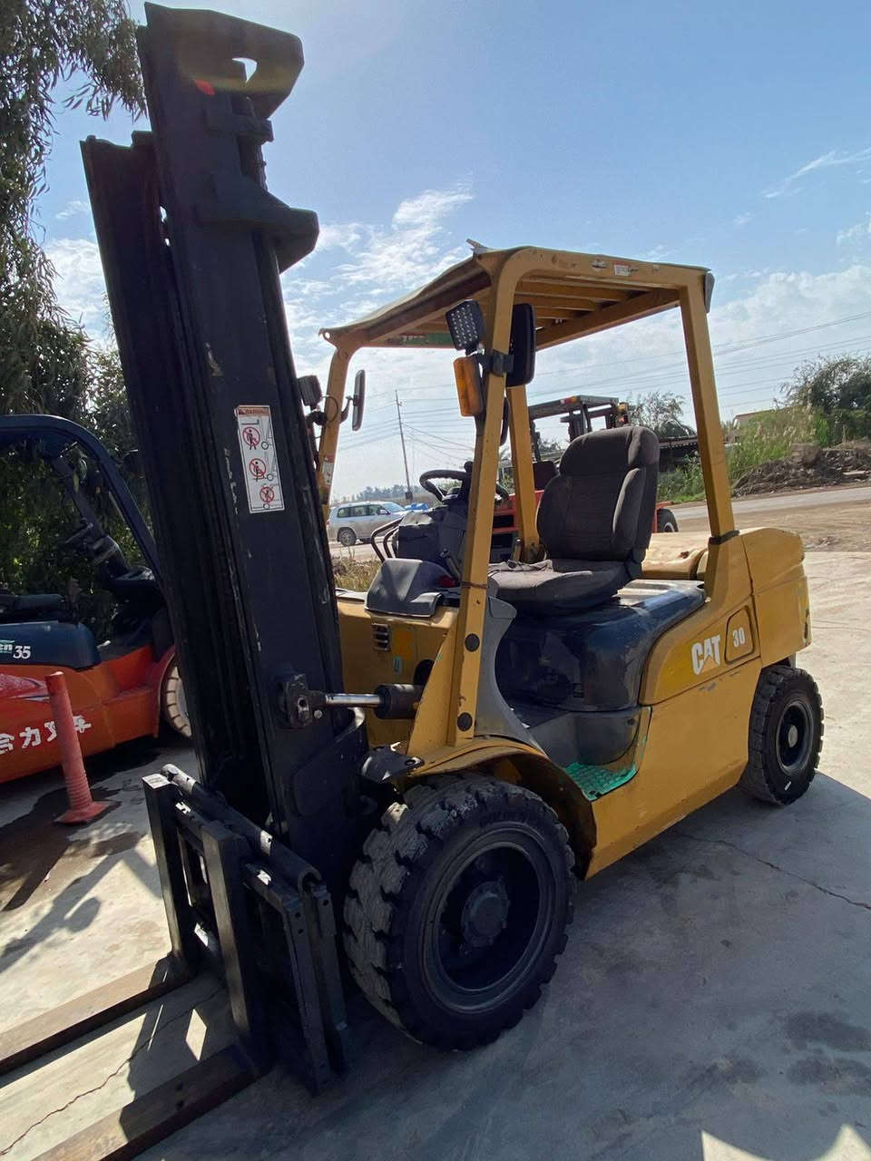 للبيع رافعه شوكيه كتر 3طن 3حركات موديل 2014كير مكينه أكسل تخم تاير جاهزه للعمل بيه اوراق مزاد شركه الببسي العنوان ديالى بعقوبة قرب مديريه المرور 
يوجد توصيل جميع المحافضات 
***********
***********
