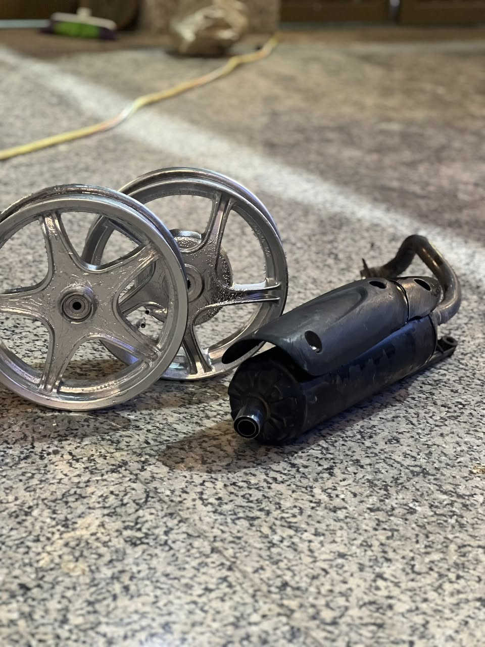 السلام عليكم ويلات نجمه قديم اصلي مو تجاري وكزوز صجمه باله مو تجاري للبيع مكاني بصره اريدهن ١٥٠ ألف 🦅
