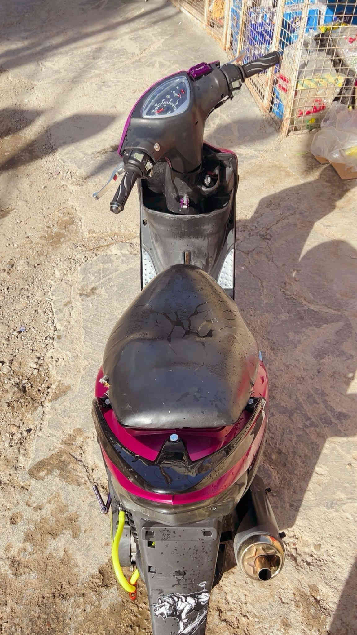 السلام عليكم دراجه  اكزز 11 ونص قفل دراجه مال رنبه عدله 800  والسكنس 550  مكاني بغداد كريعات  رقمي ***********
