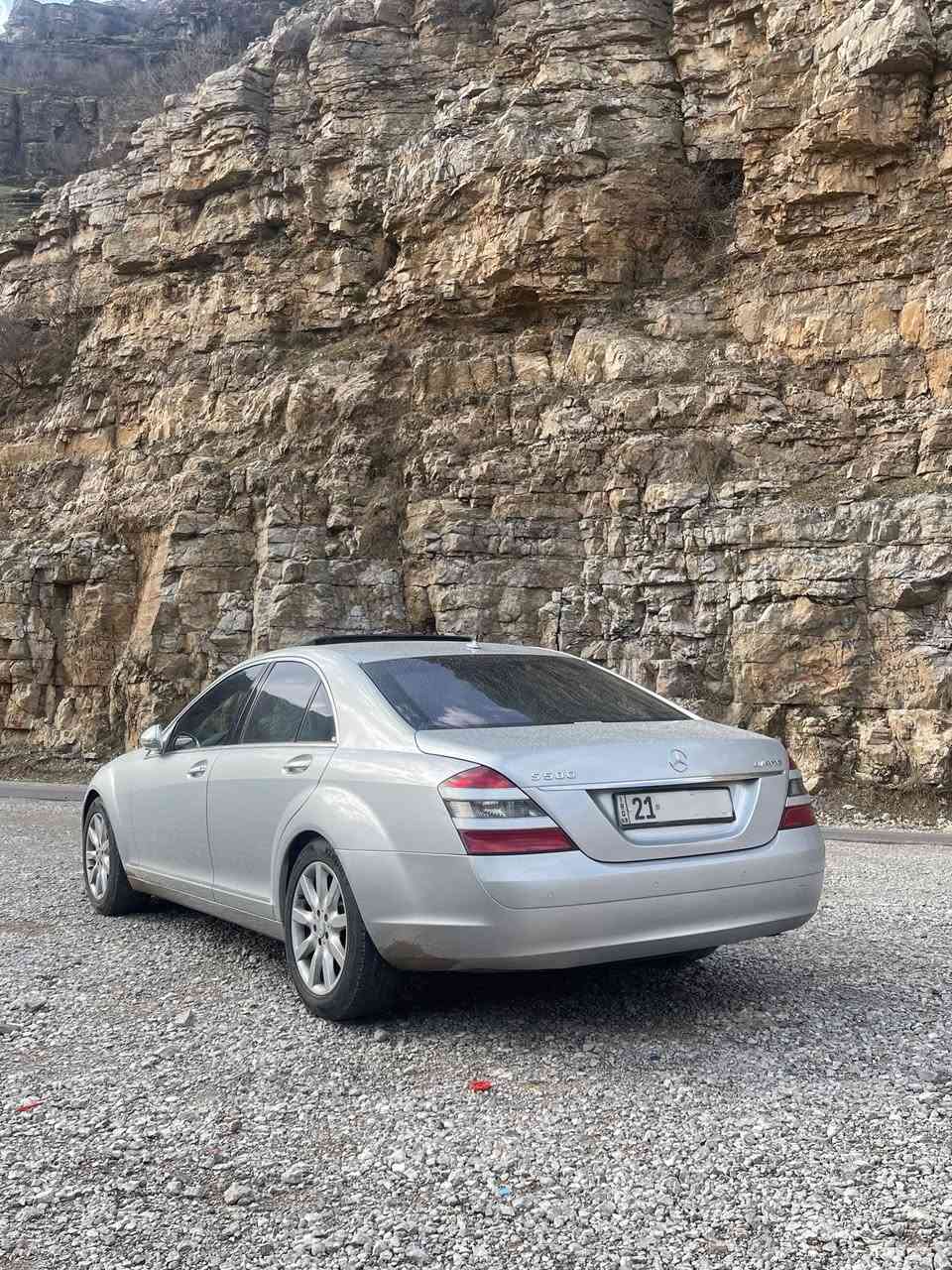 السلام عليكم
مارسيدس s500 موديل 2005 باب قصير للبيع
وراد يابان لون سلفر رقم سليمانية بأسمي هزه و سنويه جديده 
سياره على وضع الشركه بدون اي تحديث او تبديل
بدون حادث بيهه صبغ فقط قطعتين
فول مواصفات 
- سلايد روف
- كشنات جلد كهرباء بحالة ممتازه 
- لايتات زنون عالي و ناصي
- شاشه كبيرة دواره مع كامره خلفية
- كيجات ديجيتال
- فول ايرباك
- ويل كب بلادي
- تبريد بلادي ثلج
- كراسي تدفئة
- جكات كهرباء جميعها شغالة
- جنطه شفط
- برده خلفية كهرباء
- ستيرن صاج
- زراكات لايت
- حساسات امامية و خلفية
- مكينة حجم 5000 V8 جديدة
- تخم تاير جديد اصلي
- شاشة اعطال صفر مسج

السياره على وضع الشركة بدون اي نقص يعني شغل و اطلع

السعر : 17,000 دولار
 (170 ورقة)

المكان : بغداد السيدية

***********

