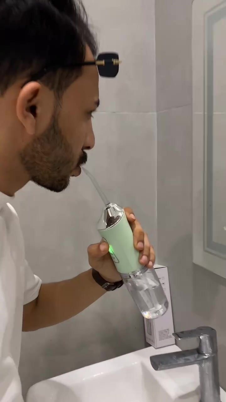 #style #shopping #onlineshopping #trendingproducts #gadgets

جهاز تنظيف الأسنان المائي المحمول القابل للشحن – 3 أوضاع

• جهاز تنظيف أسنان مائي محمول ومناسب للاستخدام اليومي، بتصميم عملي قابل للحمل وسهل الاستخدام.

• يدور بزاوية 360° لسهولة الوصول لمناطق التنظيف المختلفة.

• يحتوي على 3 مستويات تشغيل واضحة على الجهاز: Soft / Normal / Pulse.

• مزود بخزان ماء بسعة 220ml.

• يدعم الشحن عبر DC socket / USB بجهد شحن 5V وتيار 1A.

• يأتي مع 4 رؤوس تنظيف مختلفة وتنظيف الجيوب اللثوية وتقويم الأسنان.

• نوع المنتج: Oral Irrigator / جهاز تنظيف الأسنان المائي
• الموديل: 6886
• كود الكتيب: Z-801
• أوضاع التشغيل: 3 أوضاع
• الدوران: 360°
• سعة خزان الماء: 220ml
• جهد الشحن: 5V
• تيار الشحن: 1A
• الجهد المقنن: 3.7V
• القدرة: 3.5W
• الوزن الصافي: 249g
• منفذ الشحن: DC socket / USB

محتويات العلبة:
• جهاز تنظيف الأسنان المائي
• 4 رؤوس تنظيف
• سلك شحن USB
• دليل الاستخدام


**إذا كنت صاحب هذا الإعلان وتريد حذفه لأي سبب، رجاءا أرسل رسالة إلى الدعم الفني**