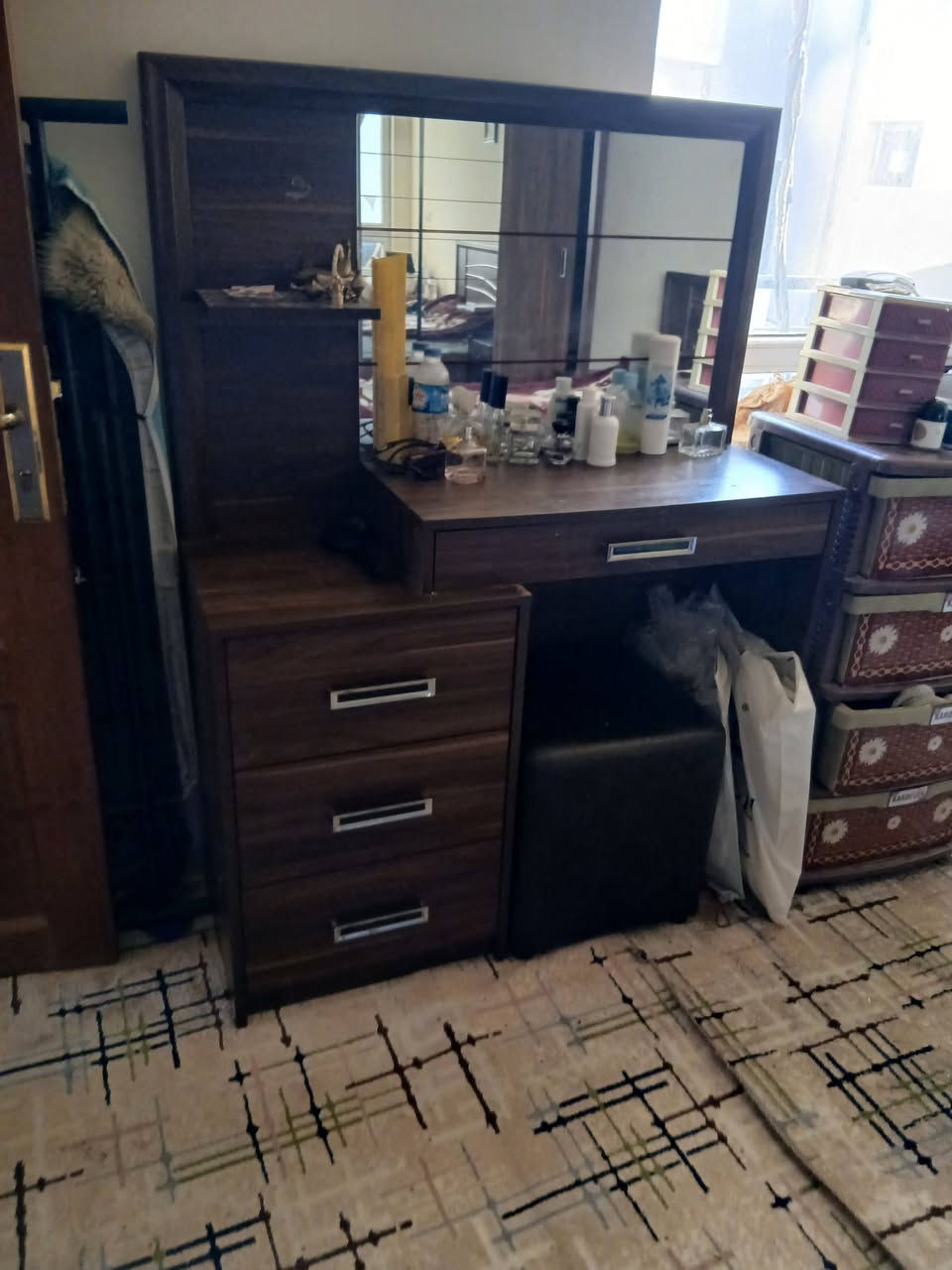 غرفة نوم 6 قطع
لون جوزي جميل
نظافة جيدة 
الموقع: عين كاوا
السعر: 225 ألف فقط
📞 للاستفسار: *********** واتساب
