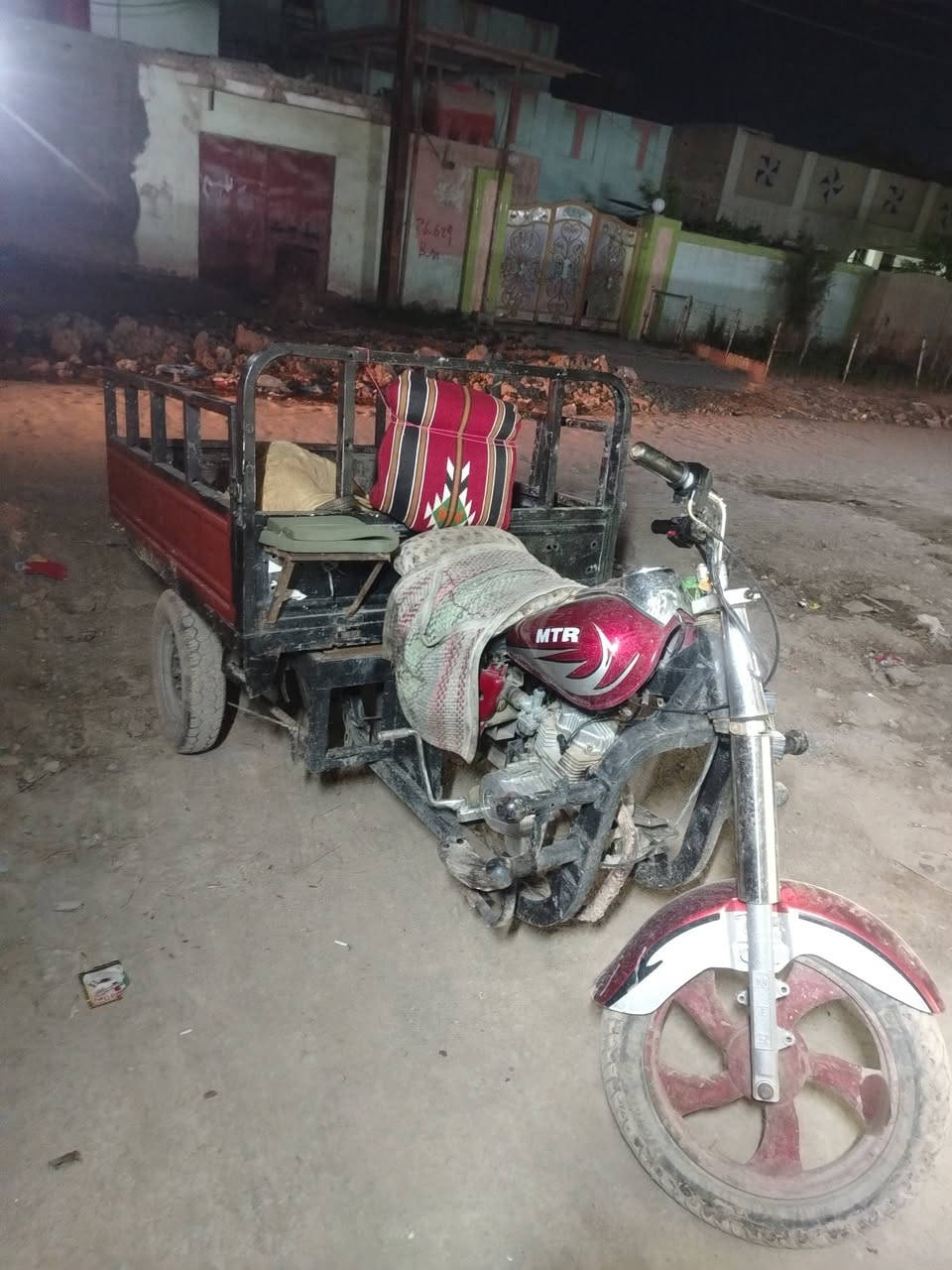 السلام عليكم ستوته (MTR) 
لل بيع مكينته 25 حصيرته تعبانهه 
وشاصيهه مكفول ارواق 
***********
