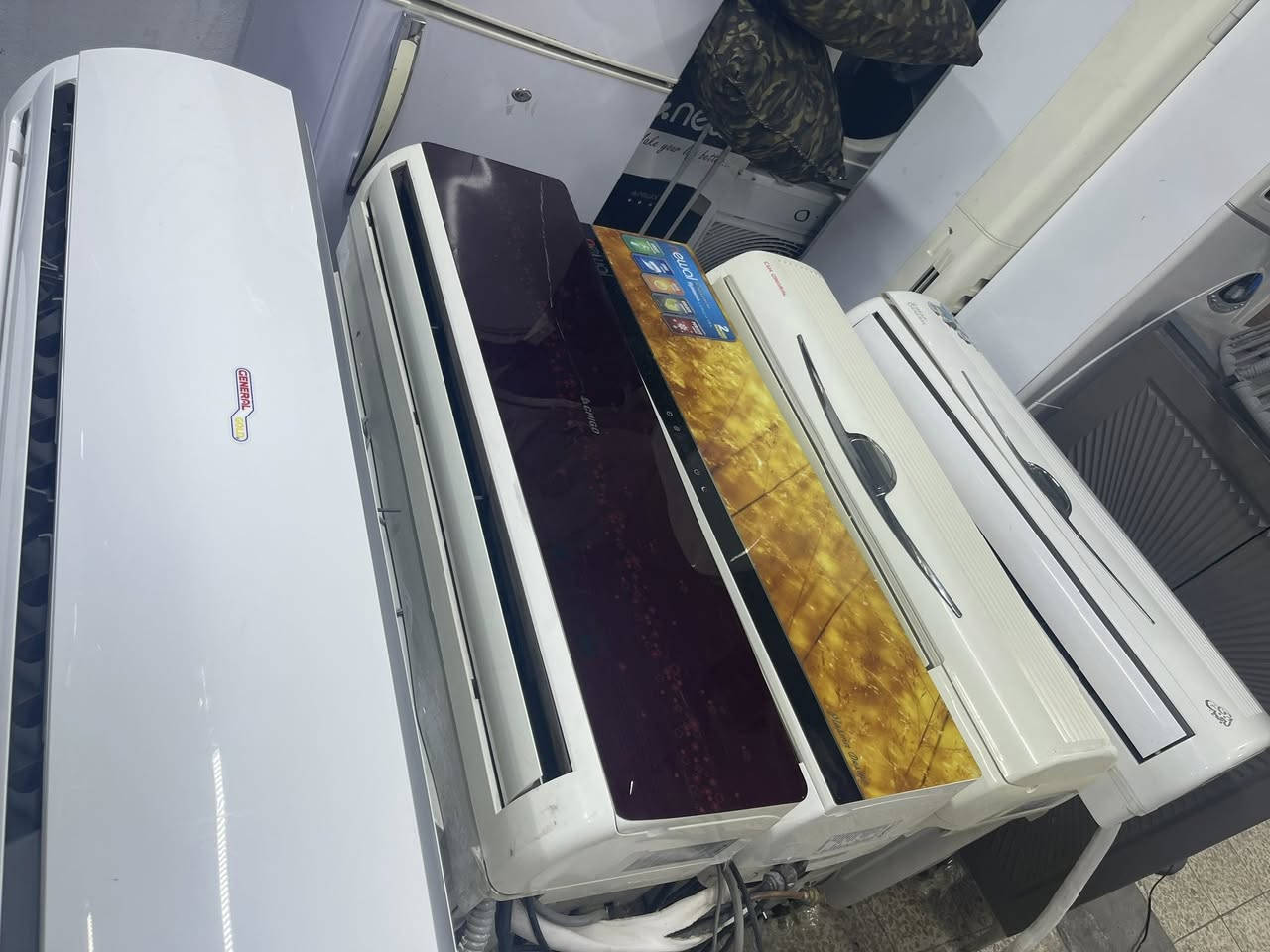 يوجد جميع نوع سبلت نفيتر قتصادي او سلبت عادي  طن طن اونص  طنين 3طن  كل واحد سعره اقل شيء طنين 250الف كامل مع بوري بشرط شغل او فحص تاخذ اي ستفسر عل***********
