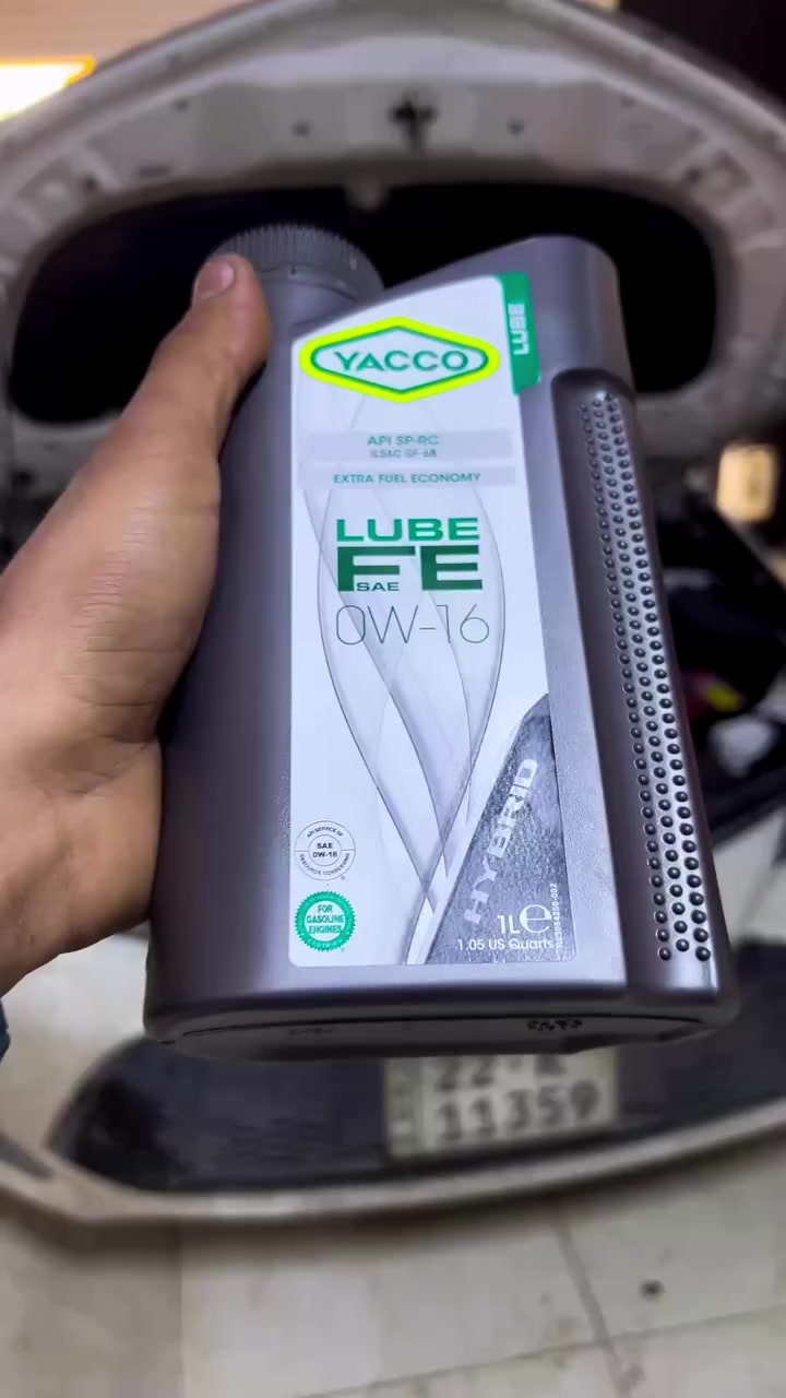 � 
الخصائص الرئيسية لزيوت Yacco 0W-16

📍 لزوجة منخفضة جداً (SAE 0W-16)

 • يعني أن الزيت سائل جداً في درجات الحرارة الباردة لتدفق سريع عند التشغيل البارد.
 • يساعد في تقليل مقاومة الاحتكاك داخل المحرك مما يعطي تحسين في اقتصاد الوقود. 

📍 100% زيت صناعي (Full Synthetic)

 • يوفر حماية ممتازة للمحرك عبر نطاق واسع من درجات الحرارة.
 • يحتفظ بثبات لزوجته حتى في التشغيل الشاق. 

📍 تحسين الاقتصاد في الوقود وتقليل الانبعاثات

 • اللزوجة المنخفضة تساعد على تقليل استهلاك الوقود وتقليل انبعاث CO₂ وNOx والجزيئات الضارة. 

📍 سهولة بدء التشغيل في البرد

 • الزيت ينف flows سريعاً حتى في درجات حرارة منخفضة، مما يحمي المكونات عند التشغيل في الجو البارد. 

📍 حماية ممتازة ضد التآكل والتلف

 • يتضمن إضافات تحسن مقاومة التآكل وتحافظ على نظافة الأجزاء الداخلية للمحرك. 

📍 ثبات عالي ضد القص Shear Stability

 • يحافظ على لزوجته حتى عند درجات حرارة التشغيل العالية، ما يساعد في حماية المحرك في ظروف القيادة القاسية.

#ملاحظه الداتا شيت الخاص لدرجة 0w16  مرفق في نهاية الفيديو 

#ايضاً راح يتم تثبيته في التعليقات 

اسف على الاطالة ونتمنى يكون الشرح كافي ووافي بخصوص درجة 0w16  لزيوت ياكو الفرنسيه 

❤️❤️


**إذا كنت صاحب هذا الإعلان وتريد حذفه لأي سبب، رجاءا أرسل رسالة إلى الدعم الفني**