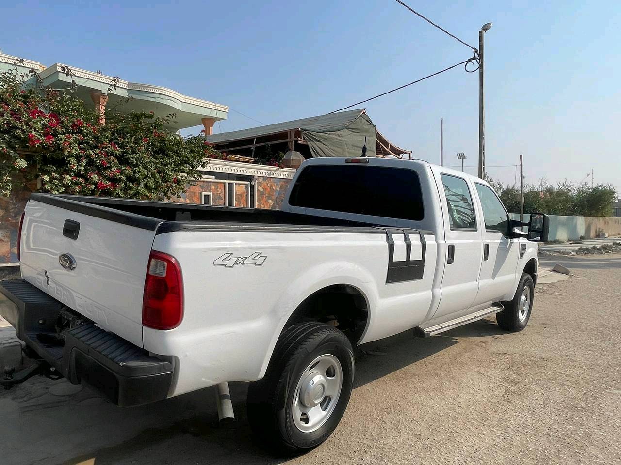 فورد للبيع كفاله عامه خليجي دخول جديد رقم اربيل الانكلزي الجديد كفاله من الشخط مكينه 10 سلندر بانزين ماشيه 80 ميل السياره جديده مضمومه ....يرهم مراوس بكريت ويل 2020.2021مديل  مراوس بكريت 