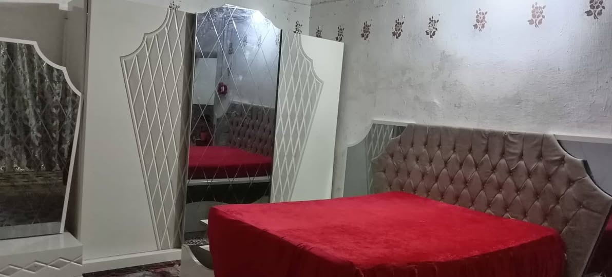 غرفه اخشاب ماليزي للبيع بسعر مناسب ب ٤٠٠ الف وبيهه مجال وللاتصال ع هاذاا الرقم ***********
