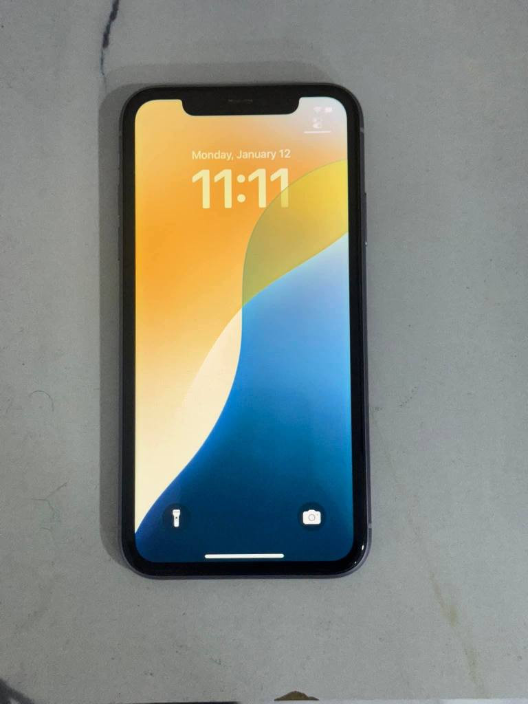 السلام عليكم
ايفون 11 العادي تك سيم كارت 
الجهاز بدون اي خدوش ولا كسر ولا تبديل الجهاز كلة ممفتوح بعدة كلة على وضع الشركة 
البطارية 84% وممتازة بالشحن
الجهازة نسخة شرق اوسط AA
الذاكرة 128
السعر 200
***********📞📞📞
