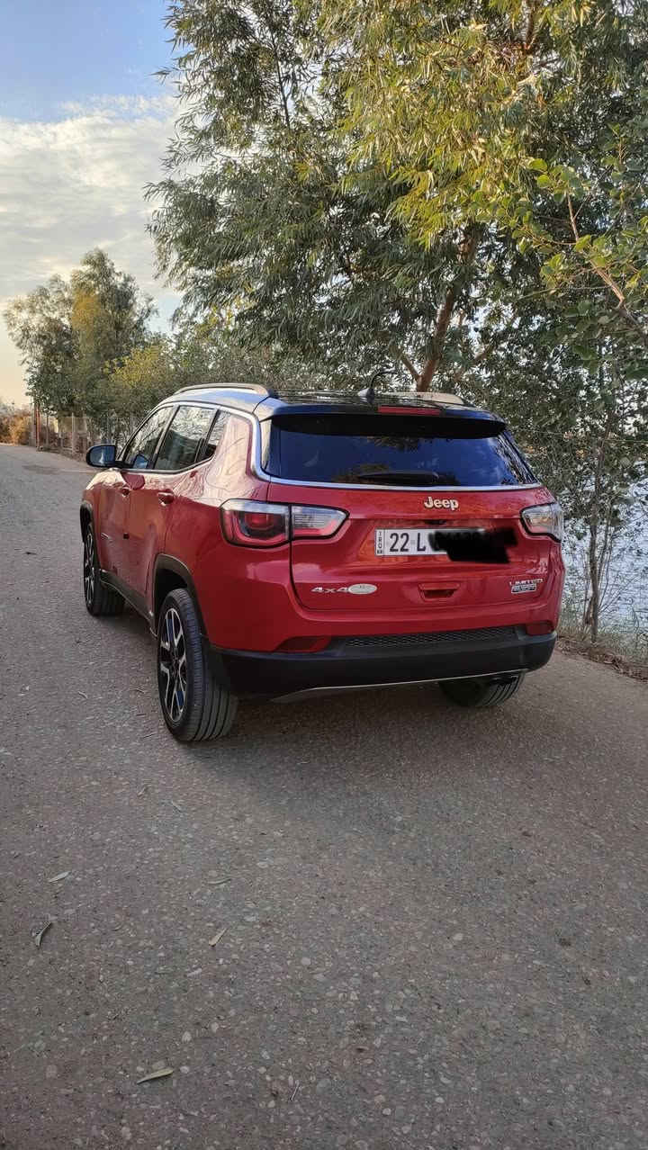 سلام عليكم 
جيب كومباس موديل 21 فول مواصفات 
وارد امريكا
بيها 3 قطع وقطعه تبديل
ضربه بچم
سياره حلوه ونضيفه بس محرك صار بي نفخه ماعرف سبب بدون تنقيص
رقمها اربيل
بكان سياره بصره  هارثه
سعر    130 بيها مجال
***********
***********
