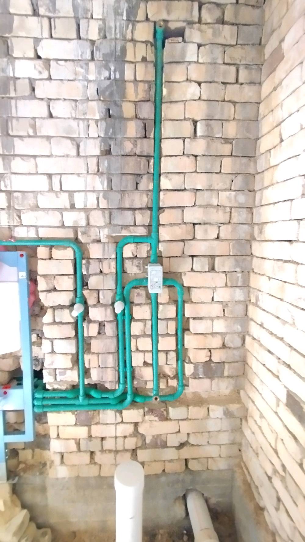 سباك تسيسات صحيه عامه ماء ومجاري تقطير السبالت الغاز عمل منضومه تانكيات 