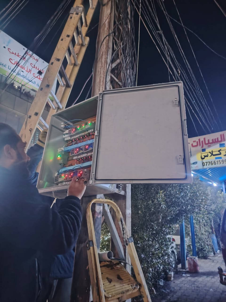 سلام عليكم هاي الكابينه الجديده كملناهه *********** هاذه الرقم الي يريد يتصل علي ابو ملاك الكهربائي
