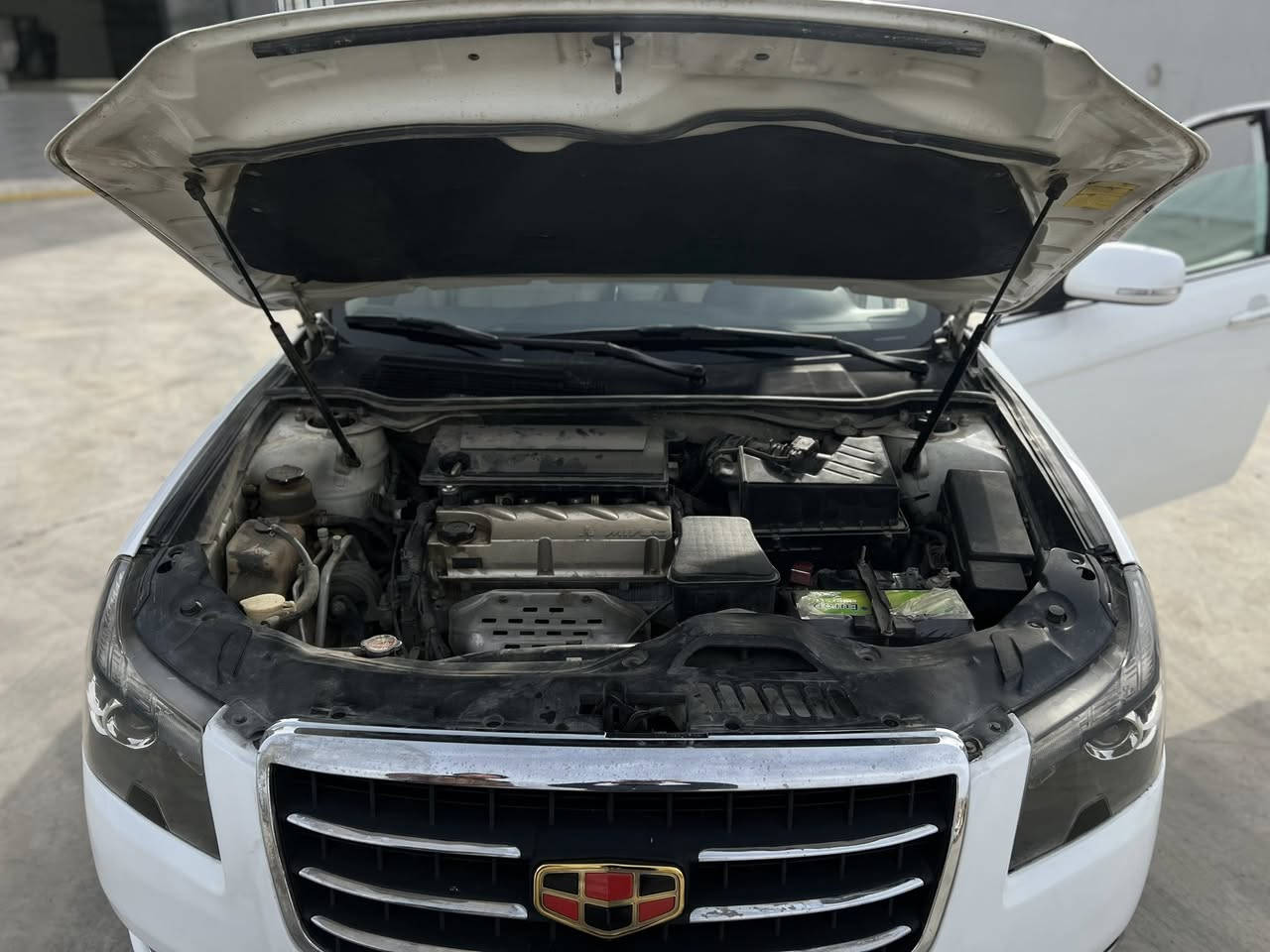 للبيع
امكراند 2013
السيارة بدون قطره صبغ
1-سلايت جام طكتين
2-اربعة جامات اوتو
3-مقاعد جلد+لونين
4-بردة خلفية بلادية
5- مرايات كهرباء 
السيارة جديدة وبلادية وبلا اي نقوصات 

كير +محرك درجة اولى شرط
تبريد شغال+تدفئة شغال
تايرات جديد 

رقم جديد
سنوية جديدة

السيارة شرط التحويل

المكان نينوى

السعر (85) وبيها مجال 

***********
***********
