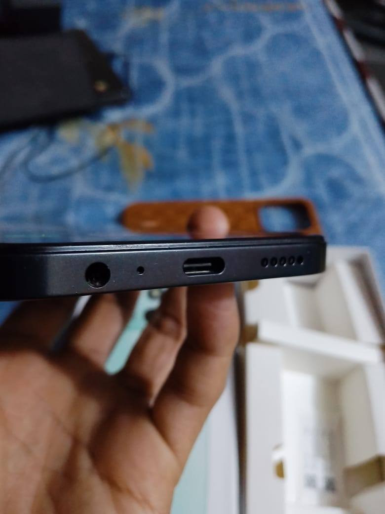 HONOR X6C
جهاز مستخدم جديد كامل ملحاقتة 🔥
ذاكرة 265 ✅
مقاوم الماء والغبار 😍
شاشة ضد الكسر 
سعة البطارية 5300 مل 

ملحقاتة ✳
شاحنة 
كفر 
ايربود              السعر 150 الف وبي مجلل مكاني بغداد


**إذا كنت صاحب هذا الإعلان وتريد حذفه لأي سبب، رجاءا أرسل رسالة إلى الدعم الفني**