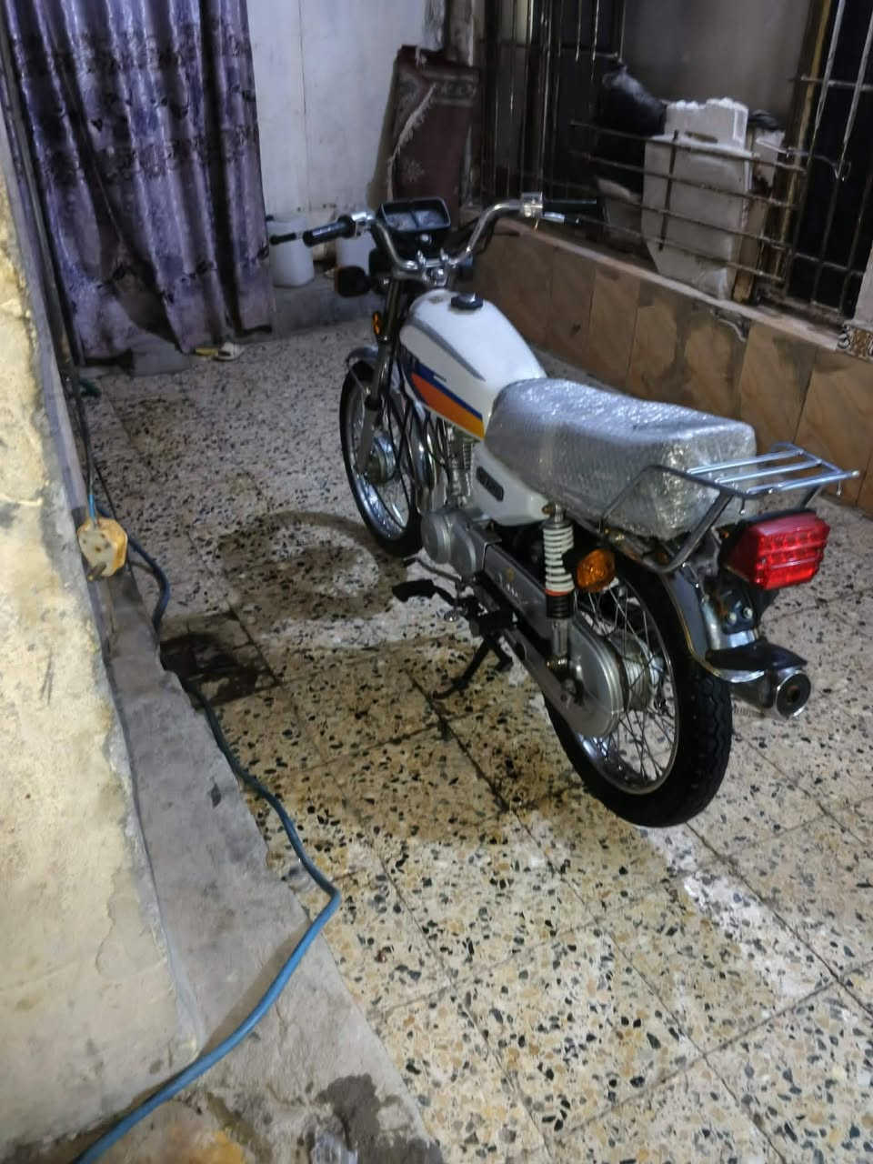 سلام وعليكم دراجه البيع  اصل اوراق اوراق دراجه شركه صدر جديد صالي 3اشهر مطلعه وكيل من كرار بعده نضيفه مال شركه  سعر 950وبيه مجال الشراي ستفسار اتصال عل ***********
