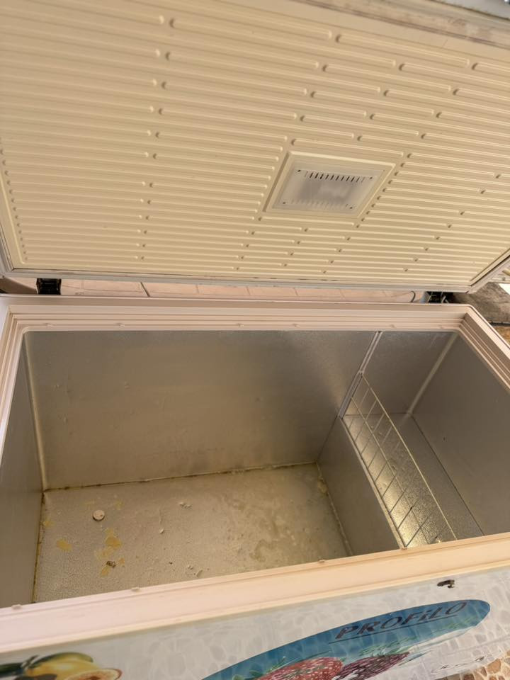 السلام عليكم مجمدة شغالة للبيع كل عيب مابيه الاتصال بالرقم ***********السعر ٢٥٠ الف
