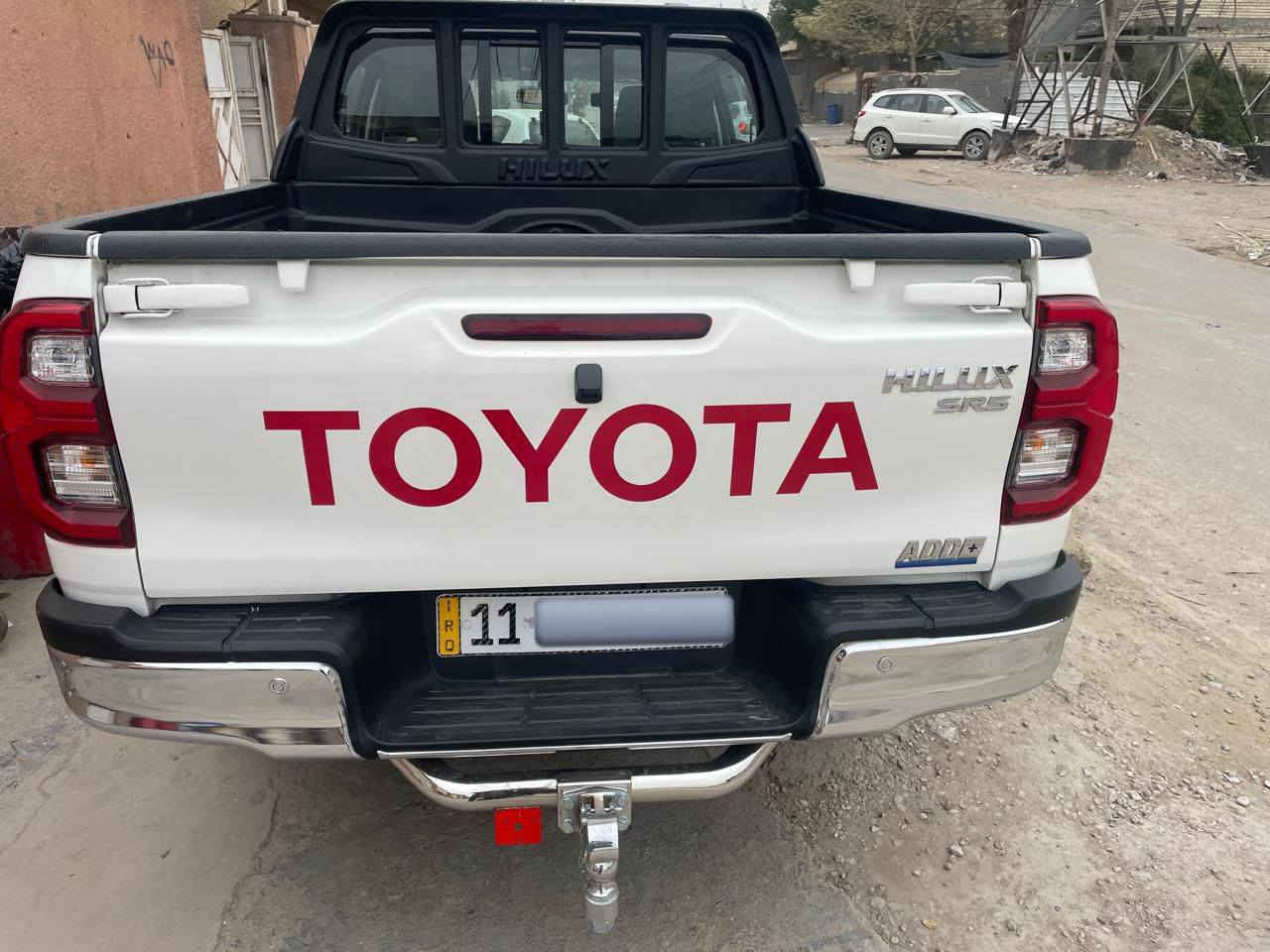 السلام عليكم للبيع بيكم هايلوكس موديل 2022 كفاله عامه رقم بغداد انكليزي الجديد هزه جديده 
السياره بعده على وضع الشركه ماشيه 21 الف 
مدوشمه كشنات وكاعيه  السعر 318 وبيه مجال قليل 
مكاني بغداد الشراي يتصل ويدلل ***********
