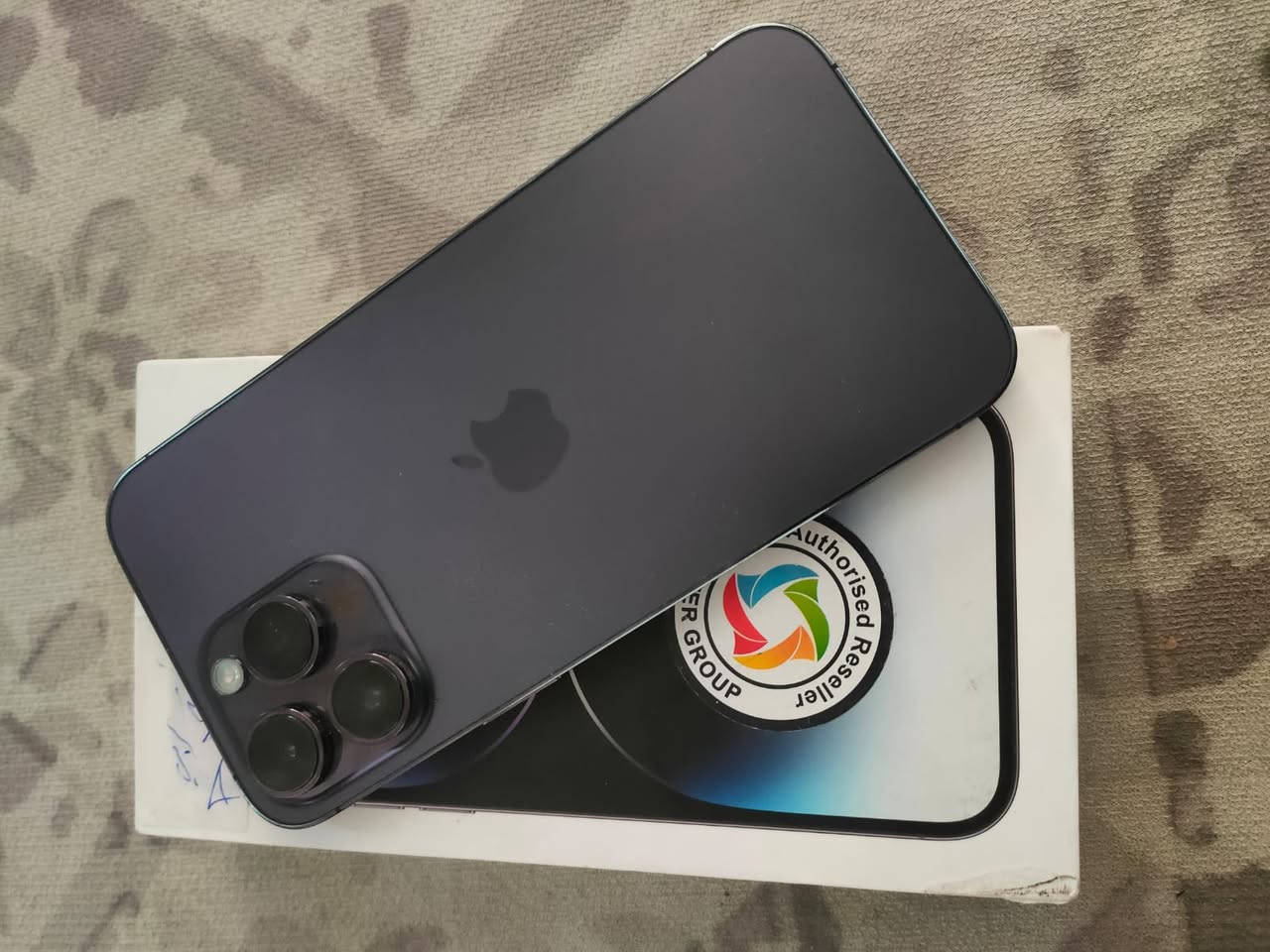 ١٤ برو ماكس نضيف كلش مكفول من كلشي بطاريه ٨٦ ذاكره ٢٥٦ شرق اوسط ماستر مامفتوح بلادي كله غراض كامله السعر ٨٠٠ وبي مجال للشراي اتصل او خاص *********** العنوان:كربلاء حي العامل
