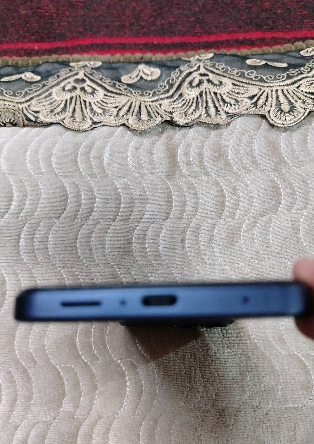 جهاز ايفون 17برو ماكس لاكن نضام اندرويد 