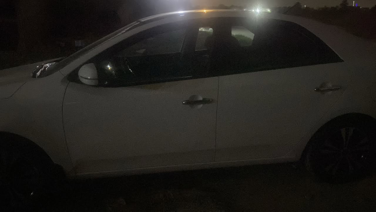 السلام عليكم سيراتو للبيع 2013 خليجي السياره نص فول ماشيه 200الف السياره نضيفه حيل السعر 100 ***********
