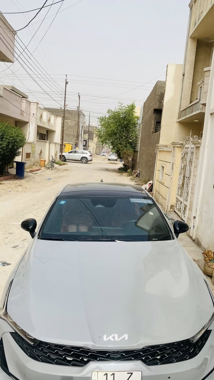 السلام عليكم كي فايف موديل 2024 جي تي لاين فول مواصفات ماشيه 21 الحادث موضح بلمنشور مع السونار سياره نضيفه جدا 
مكان السياره بغداد الدوره 
رقم الهاتف ***********
السعر 175
