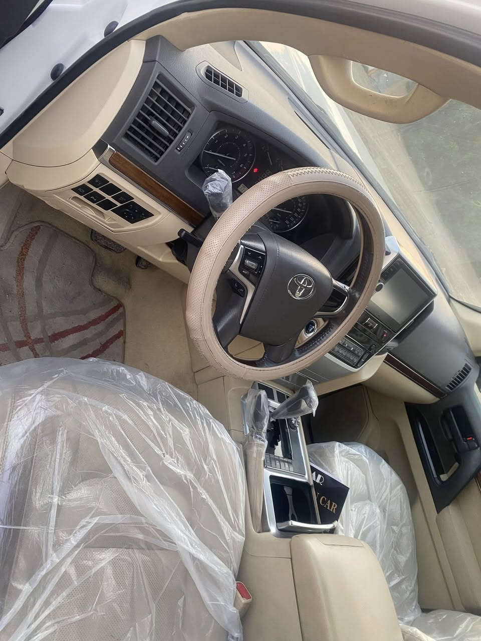 السلام عليكم
لاندكروزر 2016 فول مواصفات فطيم سونار داخل المنشور
ماشيه 111 الف حقيقي السعر 470 اربع شدات وسبعين وبي مجال قليل رقم الهاتف ***********
