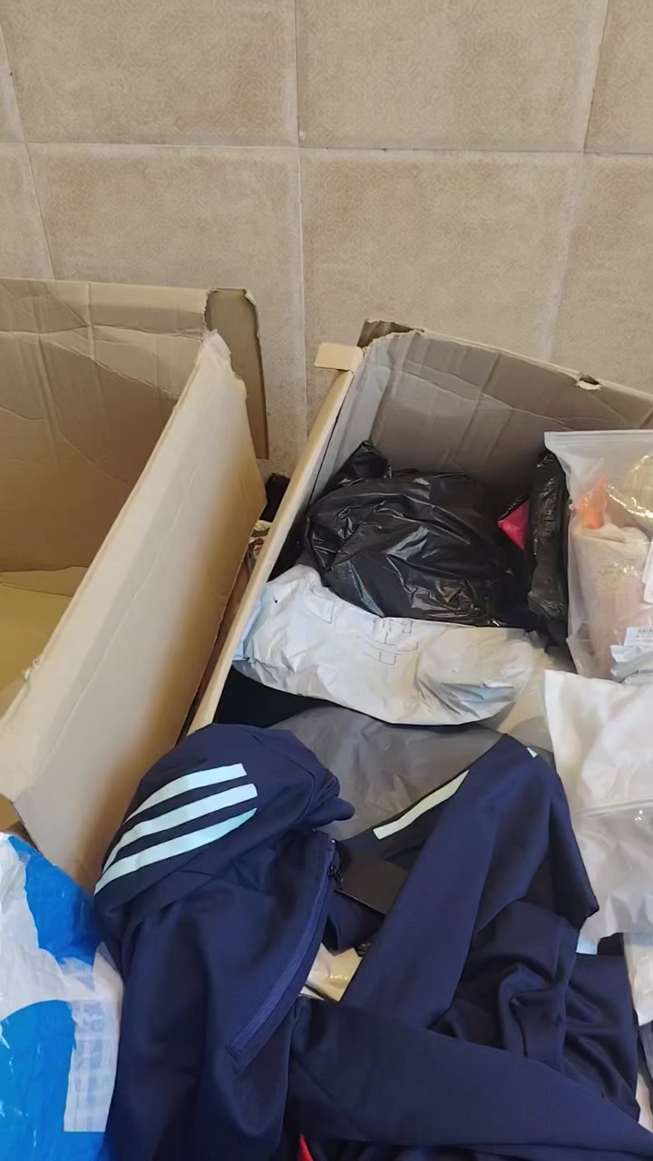 سلام  عليكم ورحمة اخون ملابس. حلوات كلش بي بررمودات بي تراك بي   نسائي واطفال. كلشي بي وقطع قويه يسون.  شوف الفيديو اي كميه تريد عندي تفضل خاص للحجز


**إذا كنت صاحب هذا الإعلان وتريد حذفه لأي سبب، رجاءا أرسل رسالة إلى الدعم الفني**