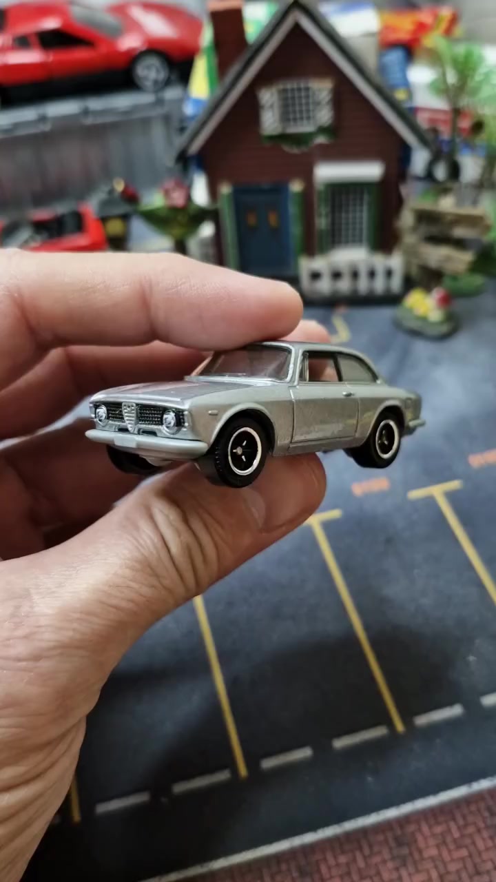 1965 Alfa Romeo Guilia Sprint GTA 
silver 
5 pack exclusive حصري 
Very Rare  نادر جدآ 
Matchbox 
Scale 1/64
Price  5 JD  السعر 
For more details please DM me


**إذا كنت صاحب هذا الإعلان وتريد حذفه لأي سبب، رجاءا أرسل رسالة إلى الدعم الفني**