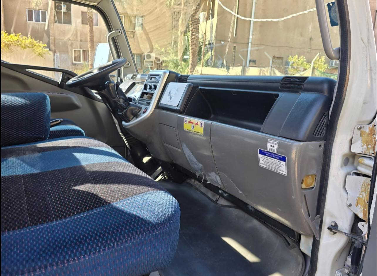 السلام عليكم. كنتر محسن كويتي 2018 مكفوله شاصي اكسل كير مكينه ما مفتوحه بلاد بيه بخار وبيه بارد فوك الدوسه مال باب السايق ع كد شبر ما مبينه بسمي تحويل مباشر  مكاني بغداد شراي اتصل وبيك خير ودلل *********** اثير 
*********** اسيا
