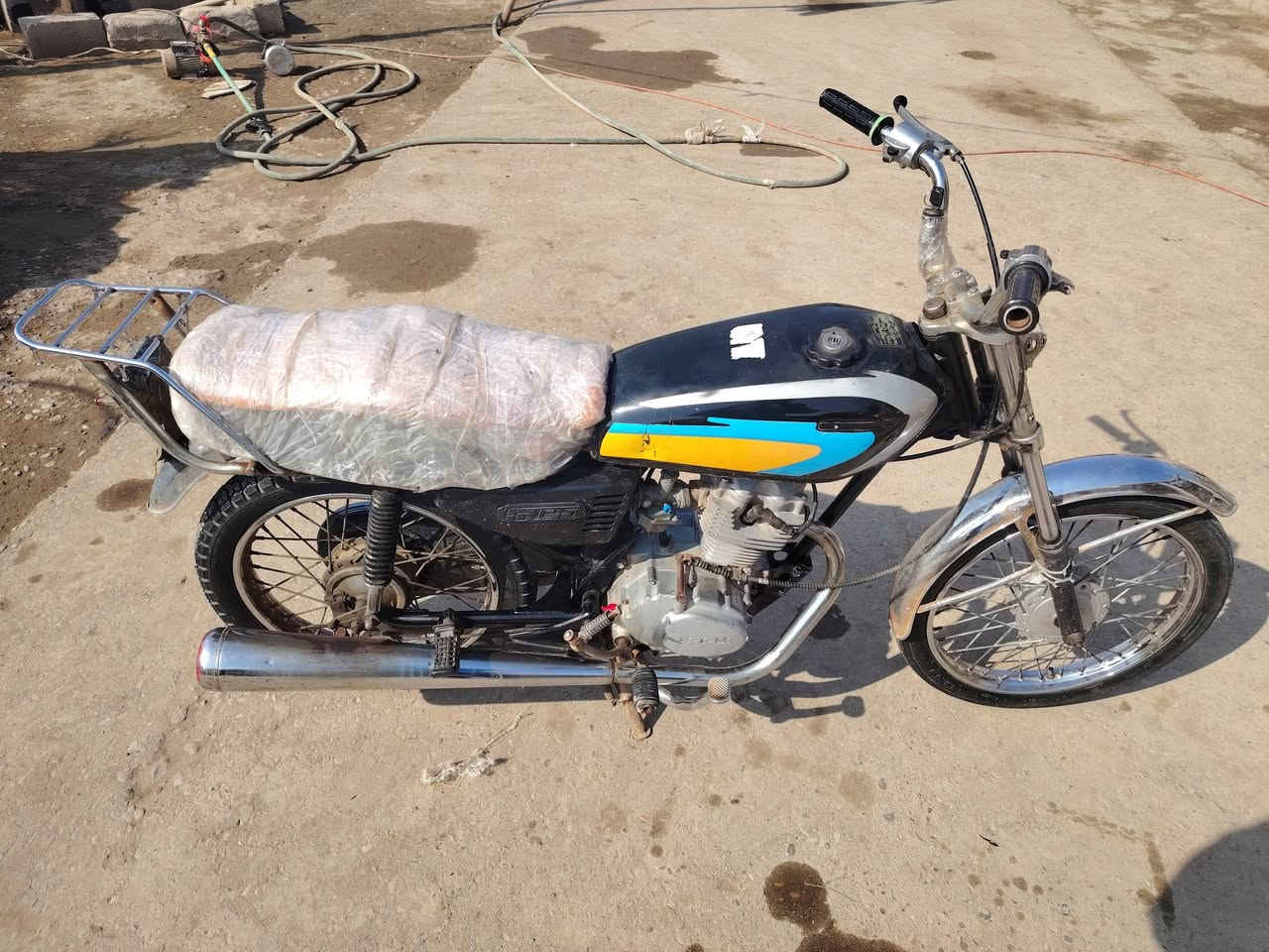 دراجه يرانيه بدون مكفوله عشاير دراجه نكره مكفول شاصي ومكينه ترايك اللمجر سعر 300 الف وبيه مجال مكاني كحلائ شراي يتصل وبخدمته. ***********
