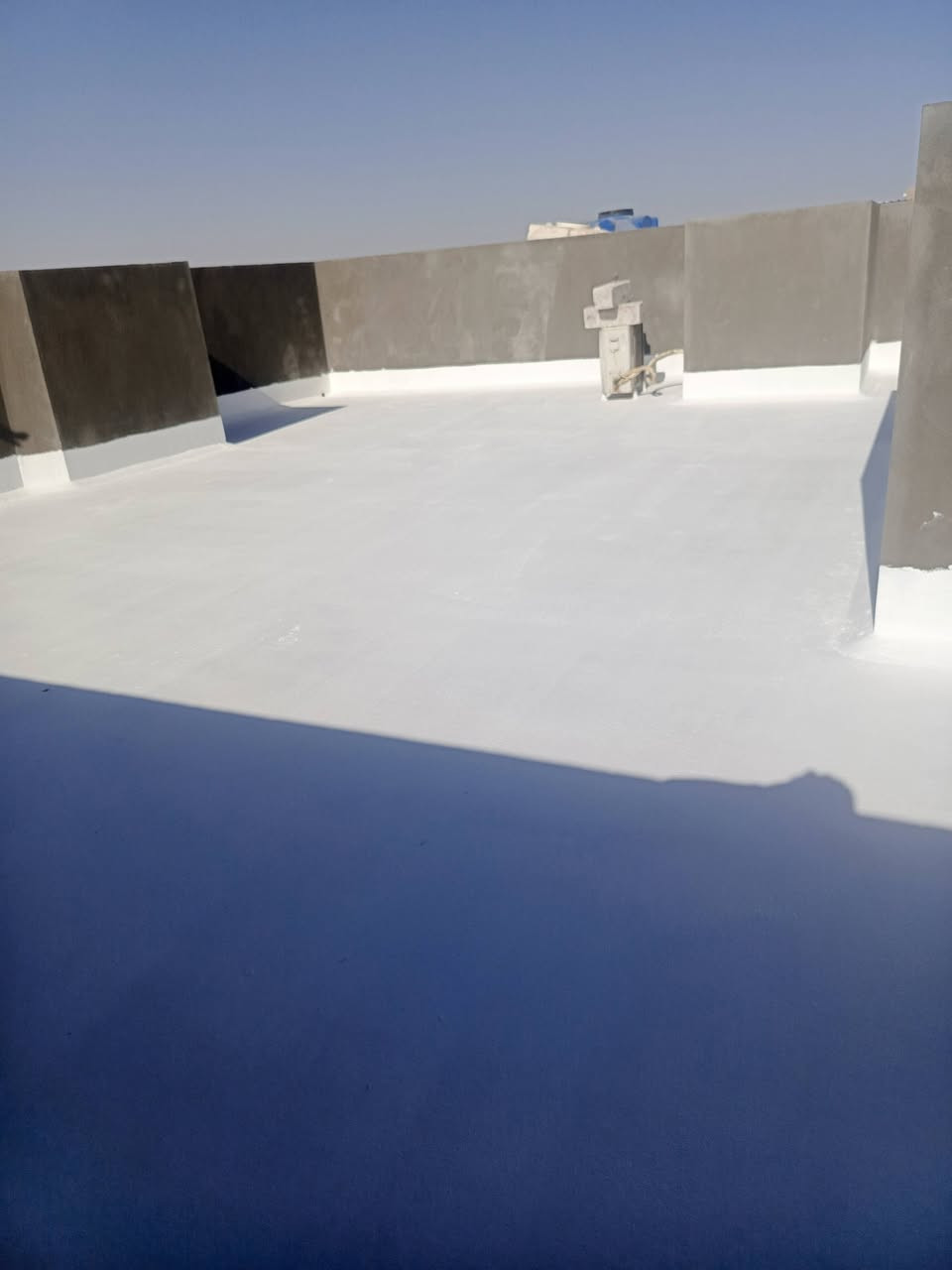 عملي الديكورات الداخليه والفلين الخارجي وجميع انواع الصباغ وعمل ماده الروف مانع الرطوبه وخفاء السيراميك بمواد مقاومه الرطوبه بسعار مناسبه ***********
