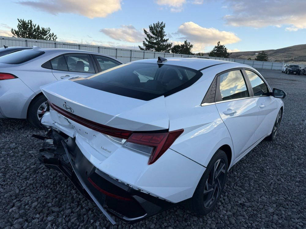 .السلام عليكم 🫡للبيع هونداي النتره
.فول للخير لمتدد 4 كامرات دواره 
. فتحه بصمه كشن كهرباء ⚡️ جلد 
. سايد بريك بصمه إشاره بلمري 
. رادارات وحساسات داير السياره 
. ويلكب كروم لون صدفي ابيض 
. فول للخير السياره حلين بعمان لأرده 🇮🇶
. تريده حره أو شهداء او تريده بغداد 
. او تريده تستلمه من المكتب في بغداد 
العنوان بغداد جسر ديالى ***********
مركز الوسام للمزادات السيارات  الوارد المريكي والكندي
