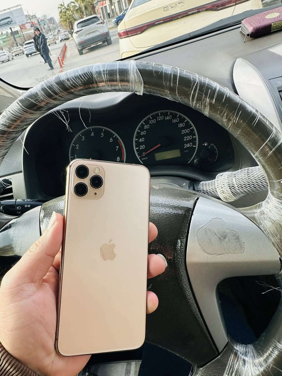 ئايفون١١پروماكس.٢٥٦گيكا.٢سيم.Z.AAموبايلةكة زوو خاوينة مالي دوستة هيج كيشةي نية.تةنها كلاسي سةرشاسةي كوراوة فةيسي وةستاوة.باتري نزمة .ماباقي بةهةموو شةرتيك بيعةيب بيت.گورينةوةش ئةكةم بةشتيك بةدلم بيت.٢٥٠هةزارو مةعمةلةيةكي كةم تكاية .گةر موشتةري نيت سةرمان مةئيشينة
شوين سليماني
ژ.م***********
