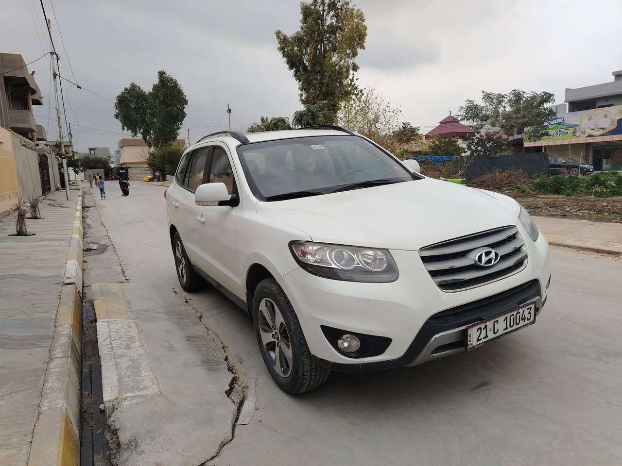 اسلام عليكم ورحمة الله وبركاته
سنتافي موديل ٢٠١٢ مكفوله كفاله عامه
شرط التحويل رقم سليمانيه
 السعر  ١٥٠ بيها مجال قليل
رقم صاحب السياره ( ***********)
