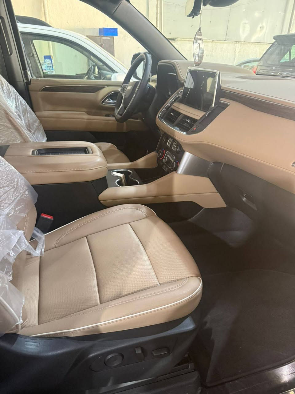 شيفروليت تاهو بريمير ( خـليـجـي )
الموديل :2023 
اللون : اسود 
ماشيه 11 الف  اخت الزيرو  
ضمان وكاله المنصور
السيارة كفالة عامة  بحالة الوكالة 
حجم المحرك : 5300 Cc
عدد الاسطوانات : 8 اسطوانات ( 8 سلندر )
المواصفات : 
* سقف بانوراما 
* دخول ذكي للسياره 4 أبواب ( بصمه )
* المقاعد كهربائية تدفئة و تبريد
* كشنات جلد + خشب ملكي 
* شاحن وايرلس لاسلكي
* ويل 22 انج.. نظام جكات
* نظام الرؤيه : 5 كامرات رؤيه شامله ( BIRD VIEW )
* نظام التعليق مستقل
* كشنات ميموري خزن
* نظام الصوت BOSE سماعات عدد 10
* دوسات كهرباء + اناره LED
مكان السياره بغداد.. 

 رقم بغداد الدولي بسمي تحويل.. سعر البيع 590 $ 

رقم صاحب السيارة ***********
